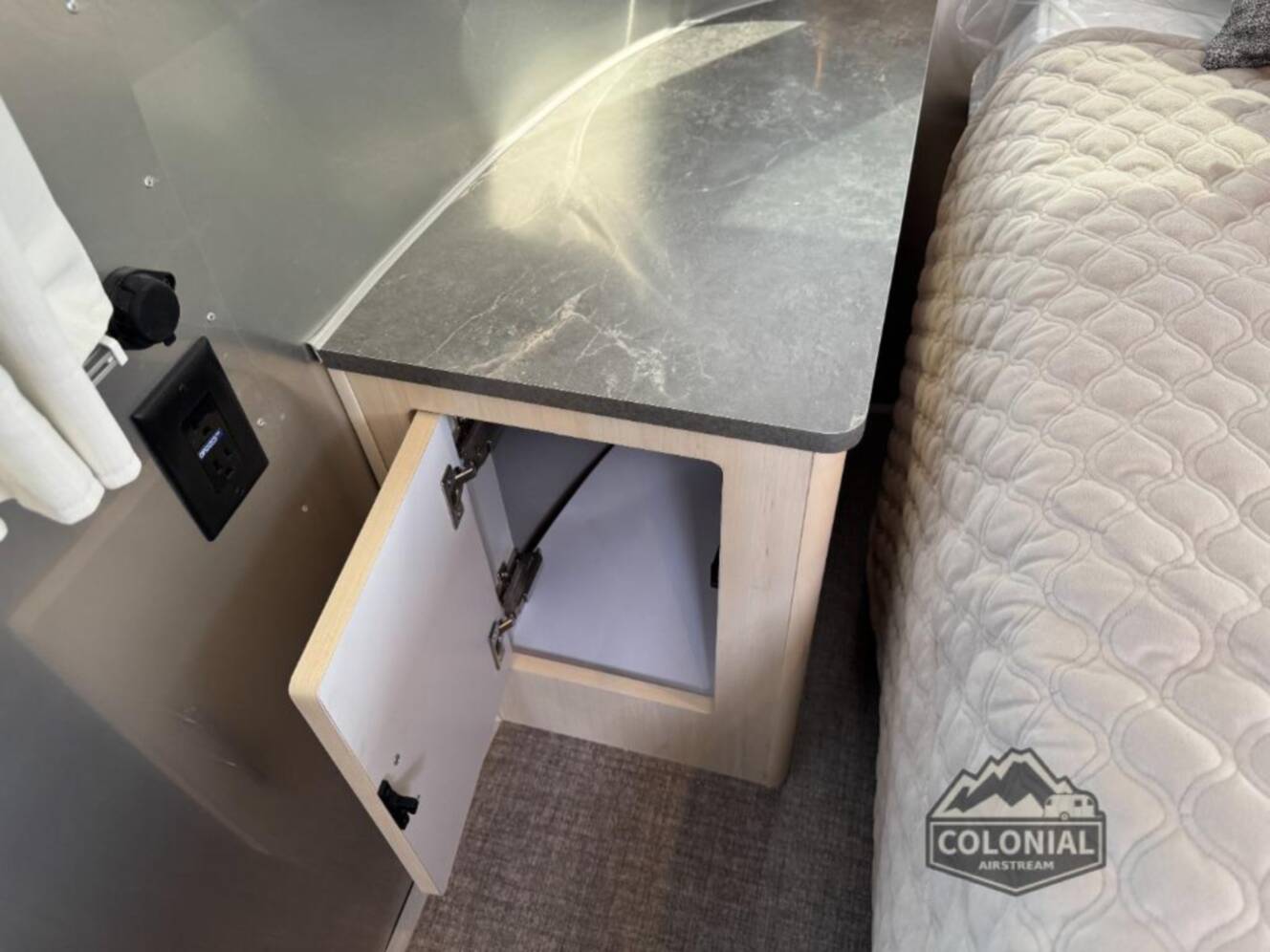A photo of this 2026 Airstream Flying Cloud 27FBQ Queen Hatch