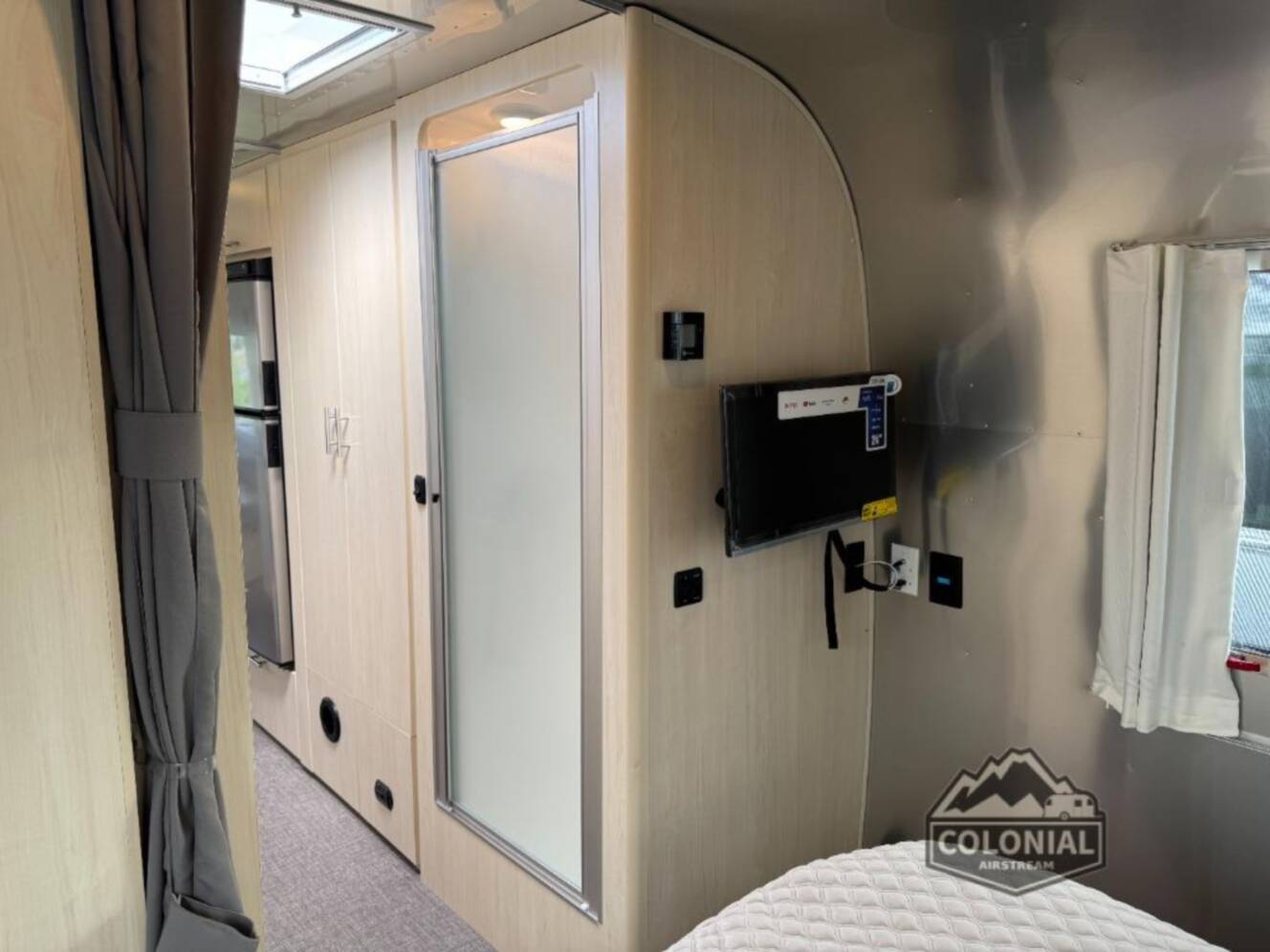 A photo of this 2026 Airstream Flying Cloud 27FBQ Queen Hatch