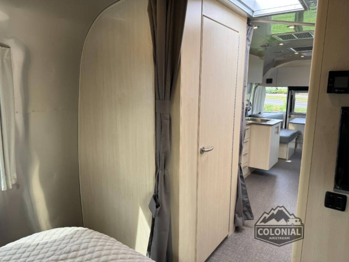 A photo of this 2026 Airstream Flying Cloud 27FBQ Queen Hatch