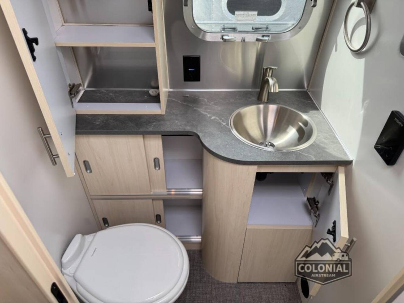 A photo of this 2026 Airstream Flying Cloud 27FBQ Queen Hatch