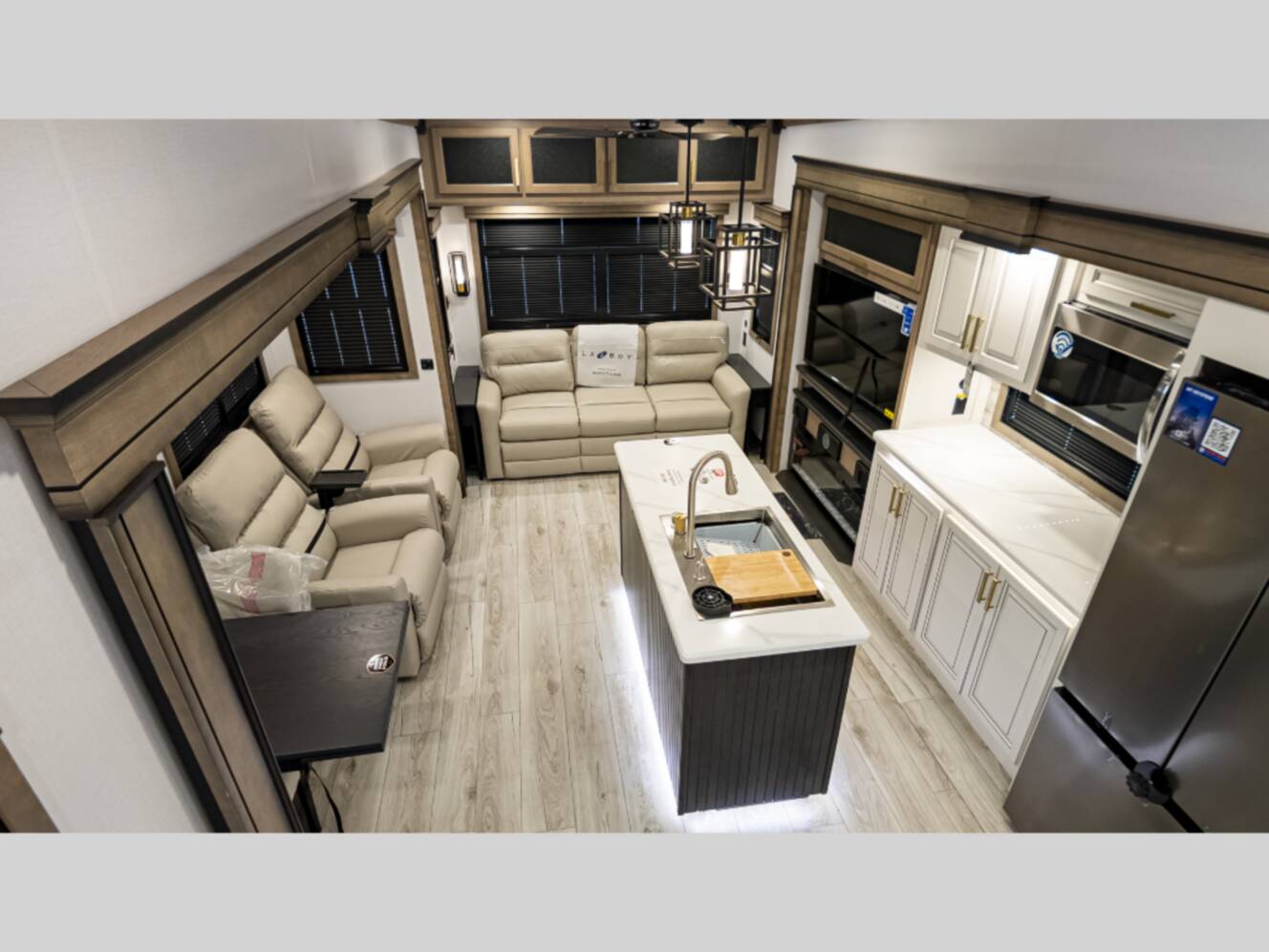 A photo of this 2025 Keystone Rv Montana 3231CK