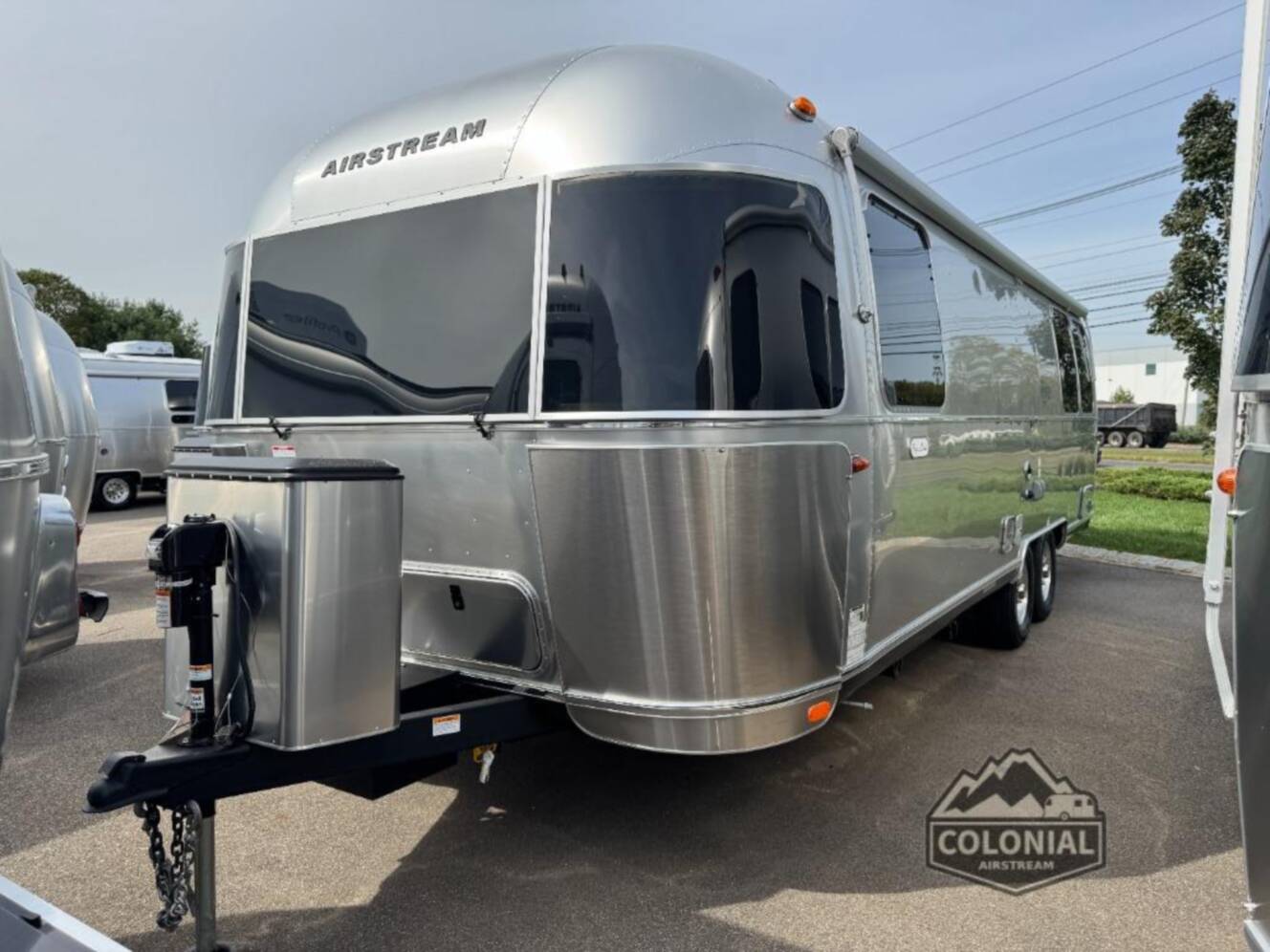 A photo of this 2026 Airstream Flying Cloud 27FBQ Queen Hatch