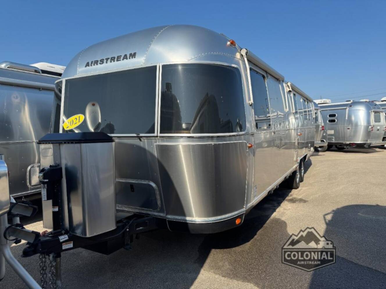 A photo of this 2021 Airstream Classic 33FBQ Queen