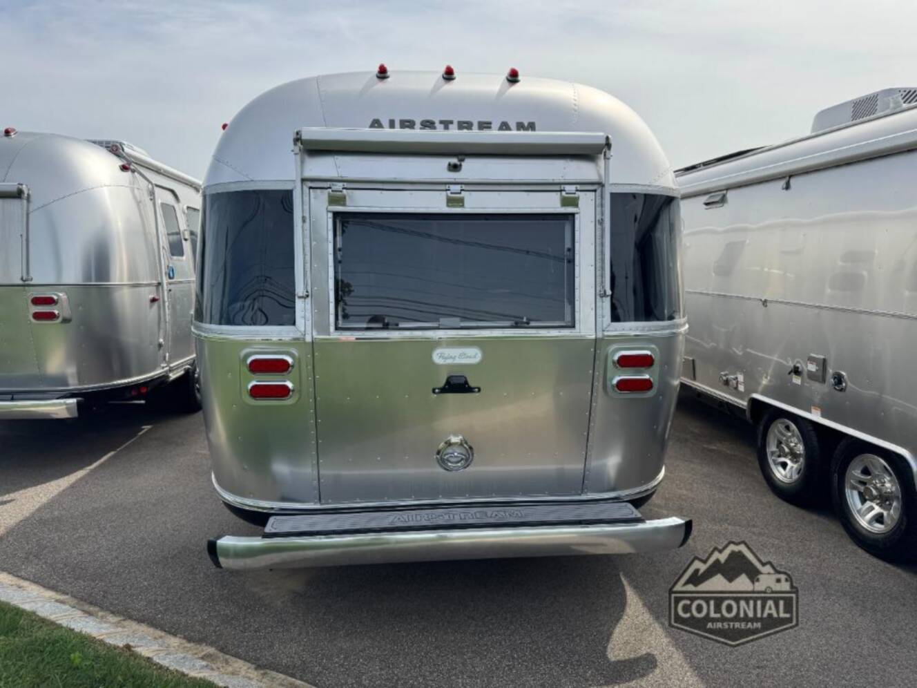 A photo of this 2026 Airstream Flying Cloud 27FBQ Queen Hatch