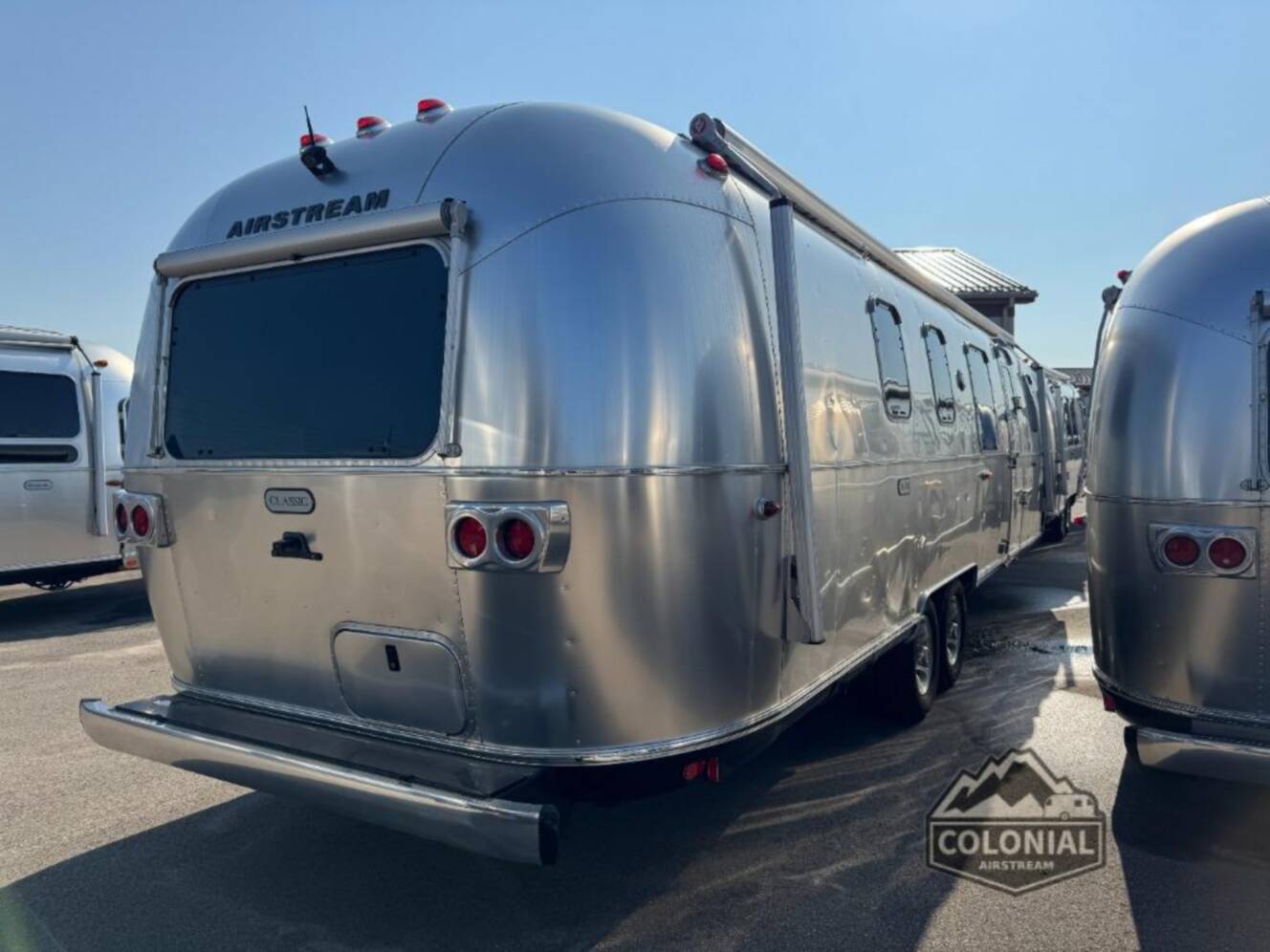 A photo of this 2021 Airstream Classic 33FBQ Queen