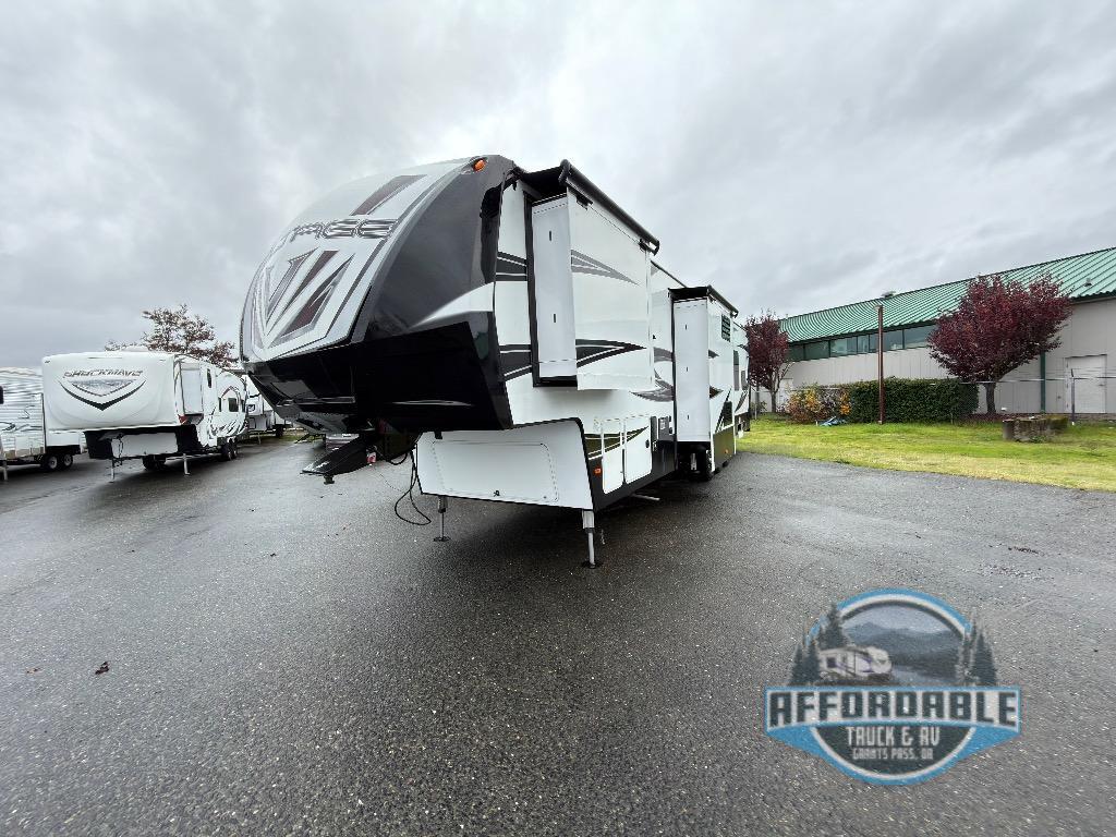 2017 Dutchmen Rv Voltage V3805 in grants pass OR