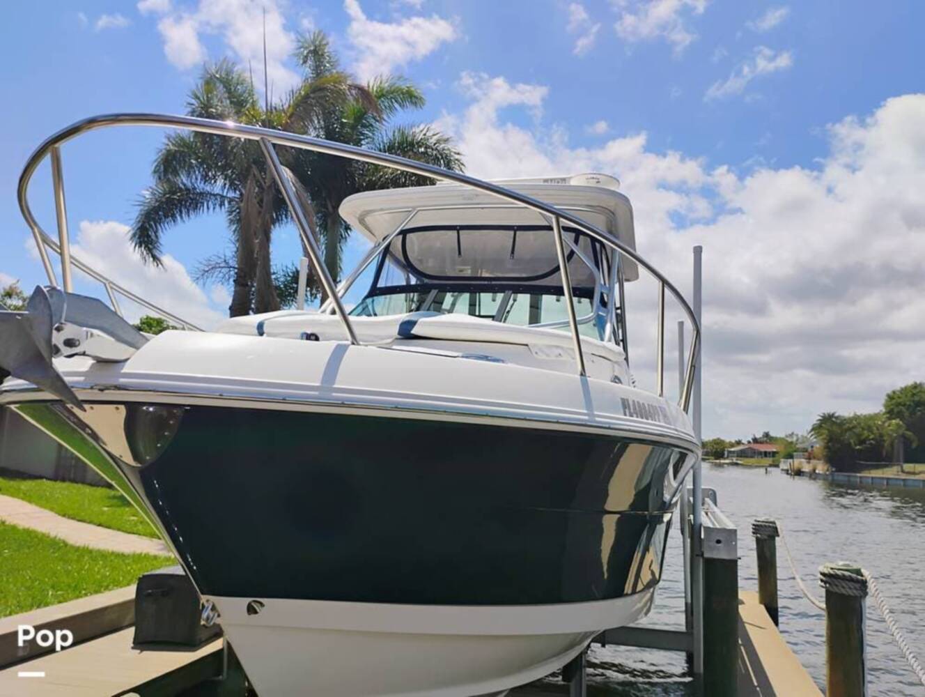 A photo of this 2014 Robalo 305 WALKAROUND