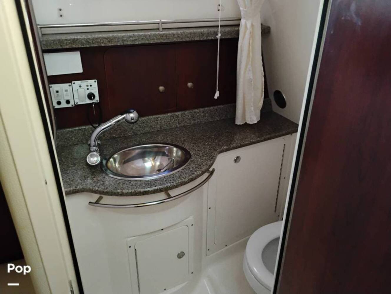 A photo of this 2014 Robalo 305 WALKAROUND