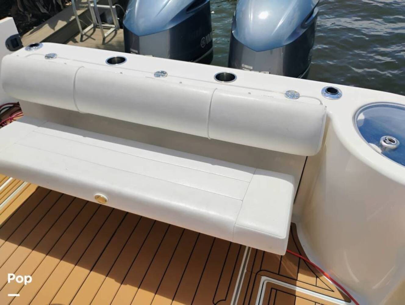 A photo of this 2014 Robalo 305 WALKAROUND