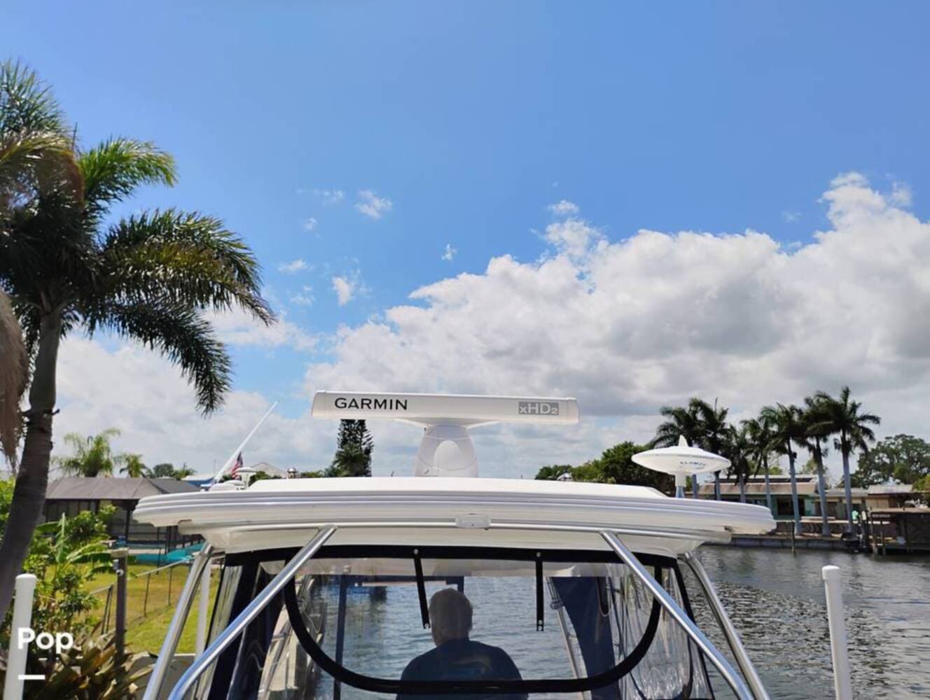 A photo of this 2014 Robalo 305 WALKAROUND