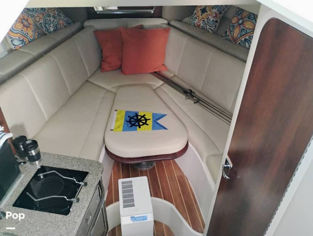 A photo of this 2014 Robalo 305 WALKAROUND