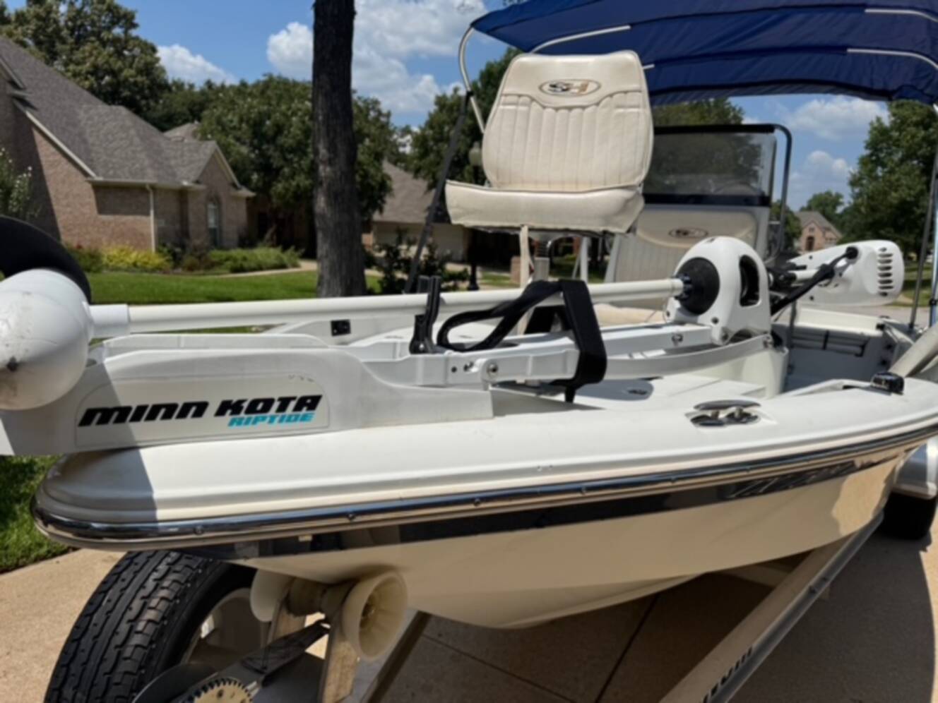 A photo of this 2012 Sea Hunt Xp 19
