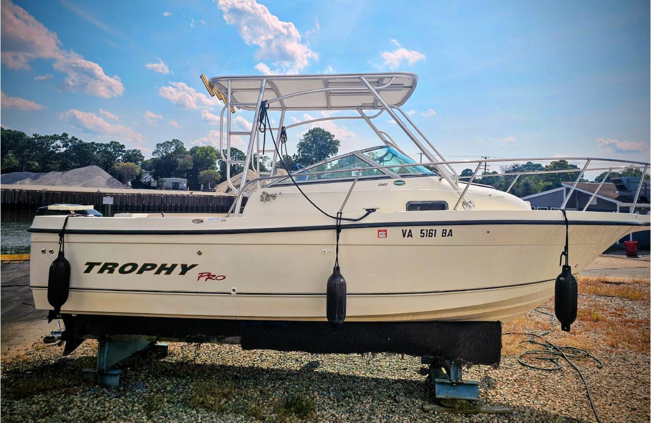 A photo of this 2002 Bayliner 2002 Trophy Walkaround