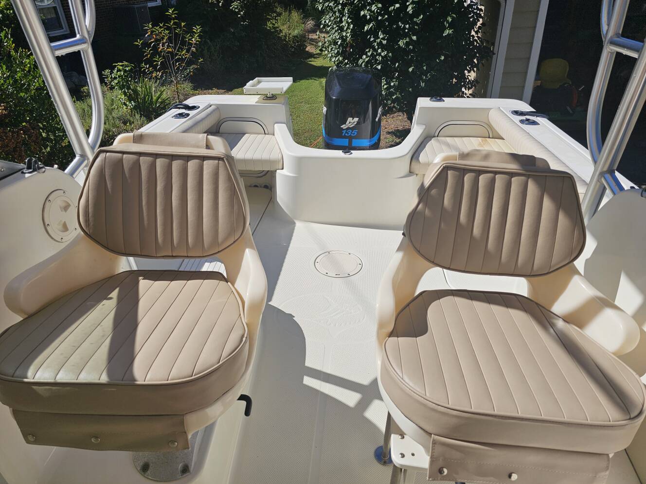 A photo of this 2002 Bayliner 2002 Trophy Walkaround