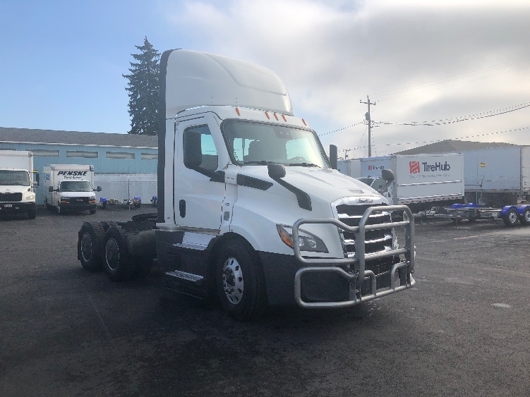 2021 FREIGHTLINER CASCADIA 116 in Clackamas, OR