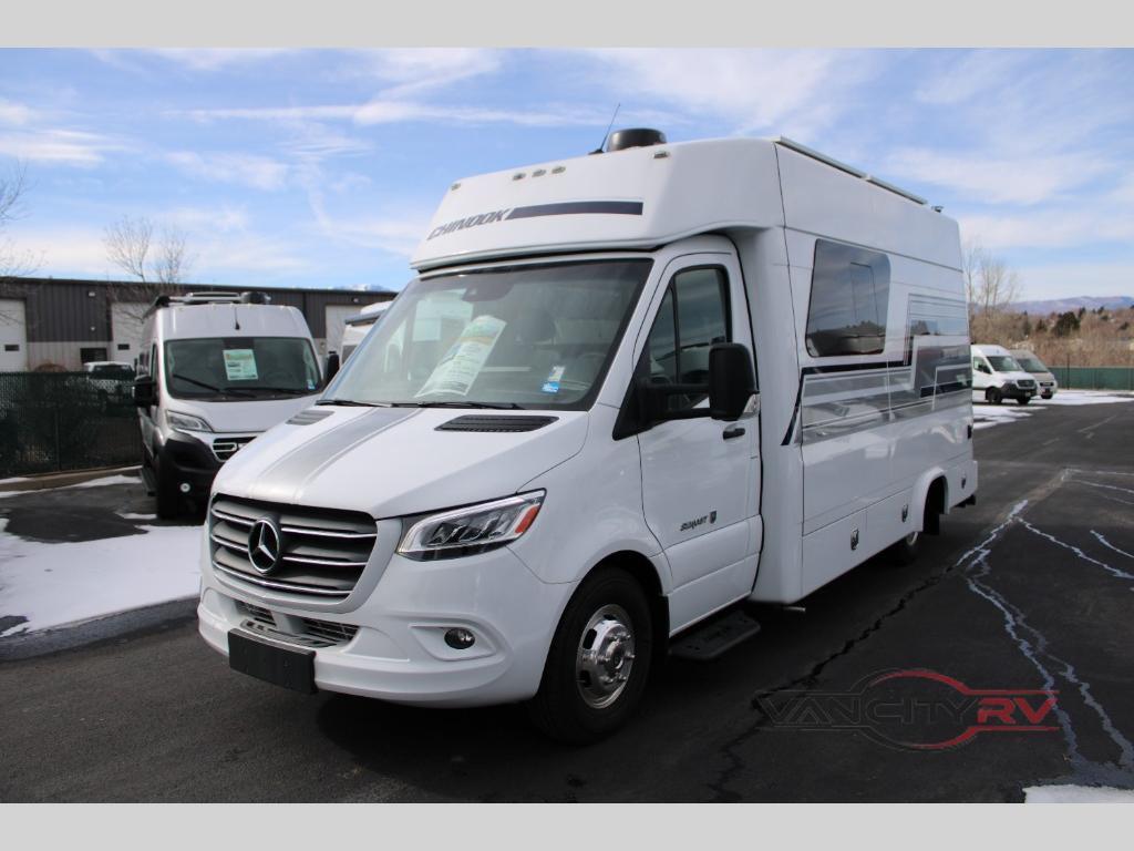 2024 Chinook Summit SS Class B+ RV