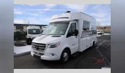 2024 Chinook Summit SS Class B+ RV