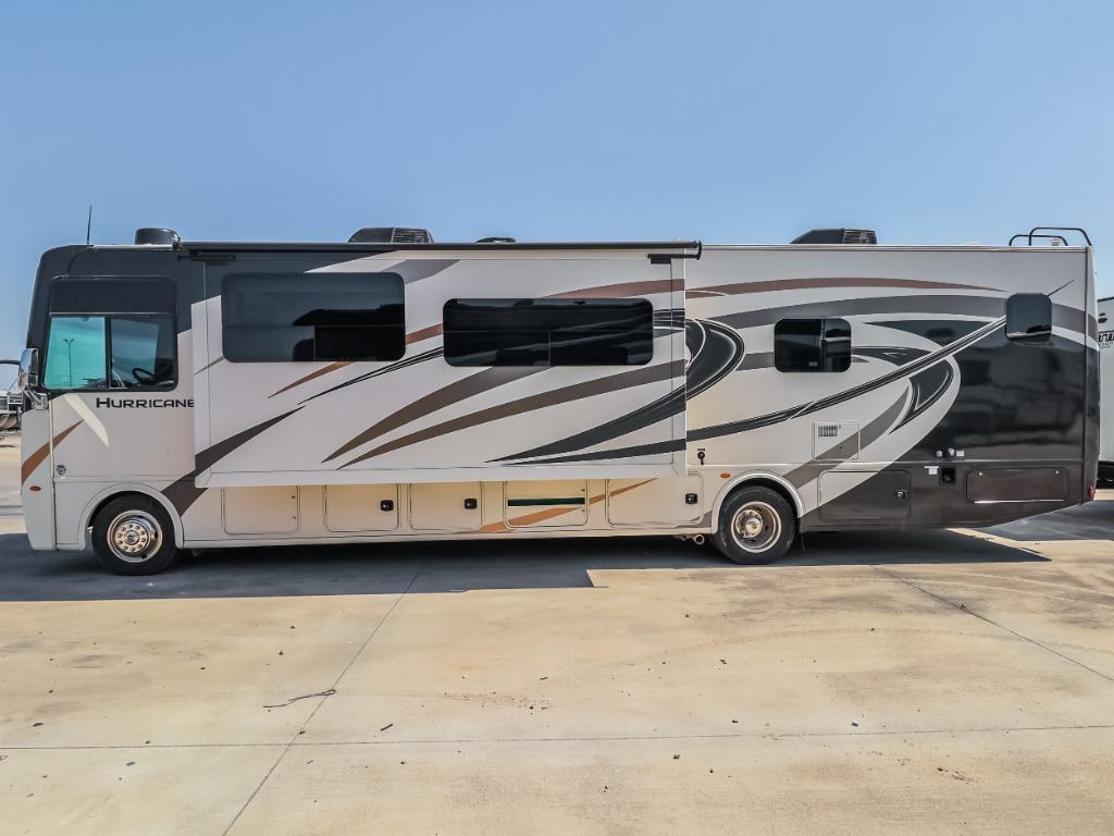 2020 Thor Motor Coach Hurricane 35M in katy TX