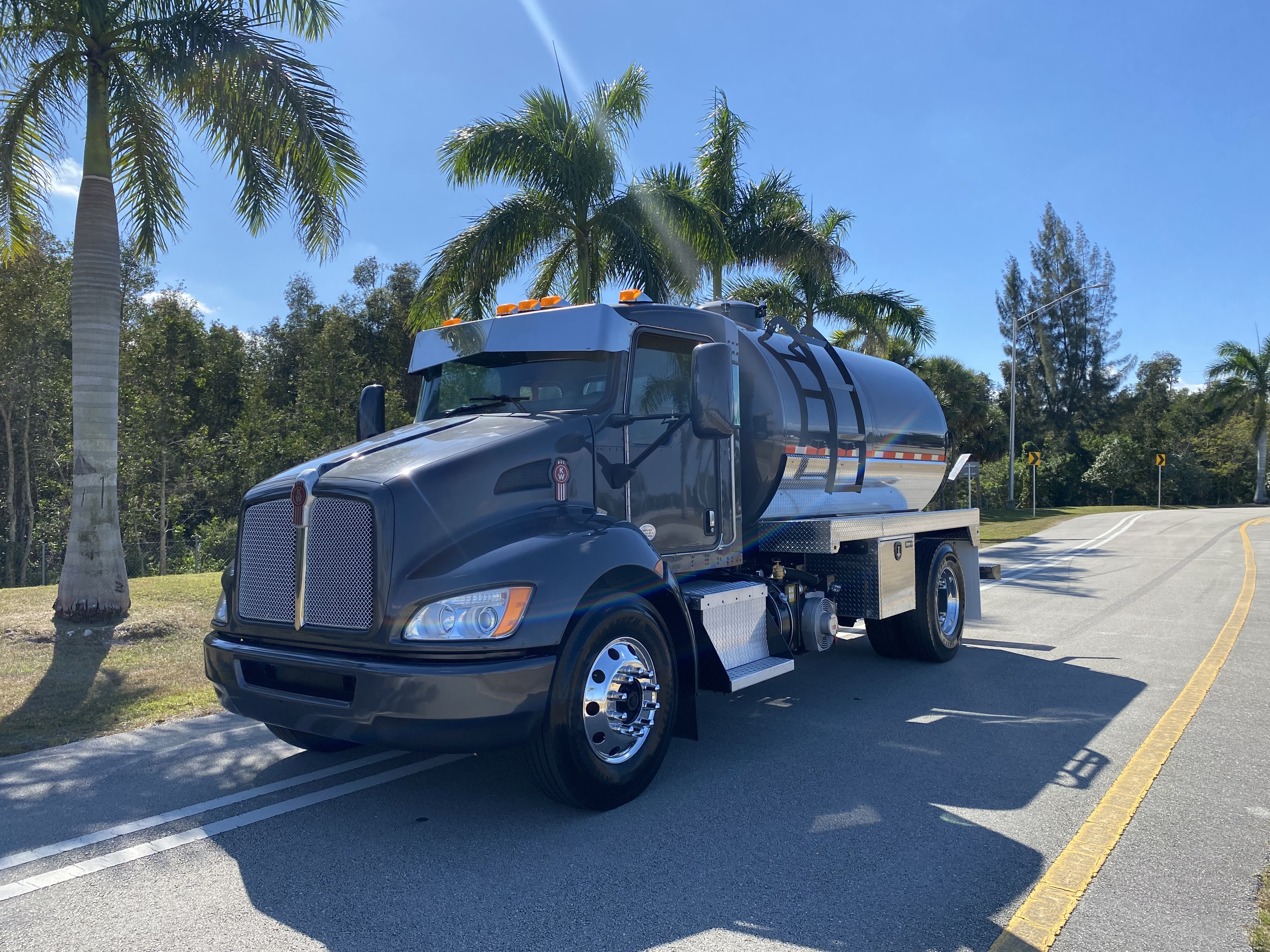 2016 KENWORTH T370 in Hialeah, FL