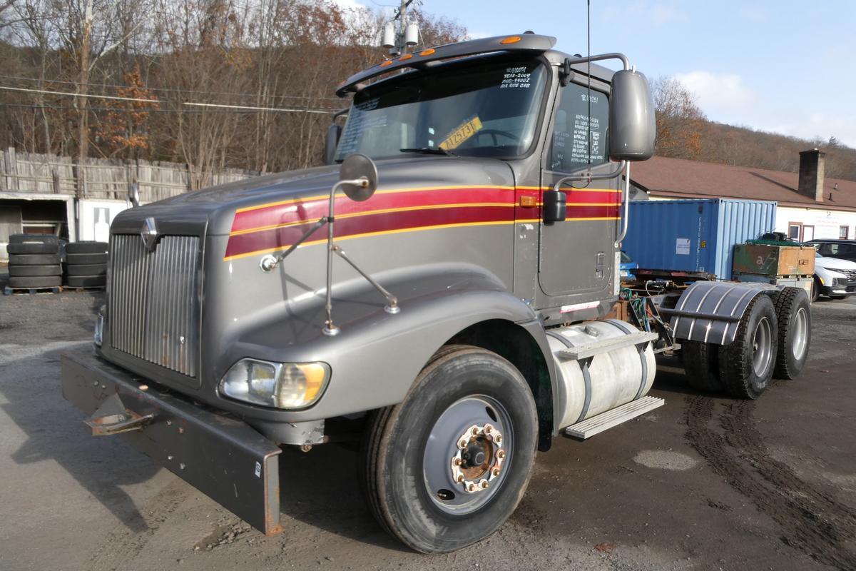 2004 INTERNATIONAL 9400 in Sparrowbush, NY