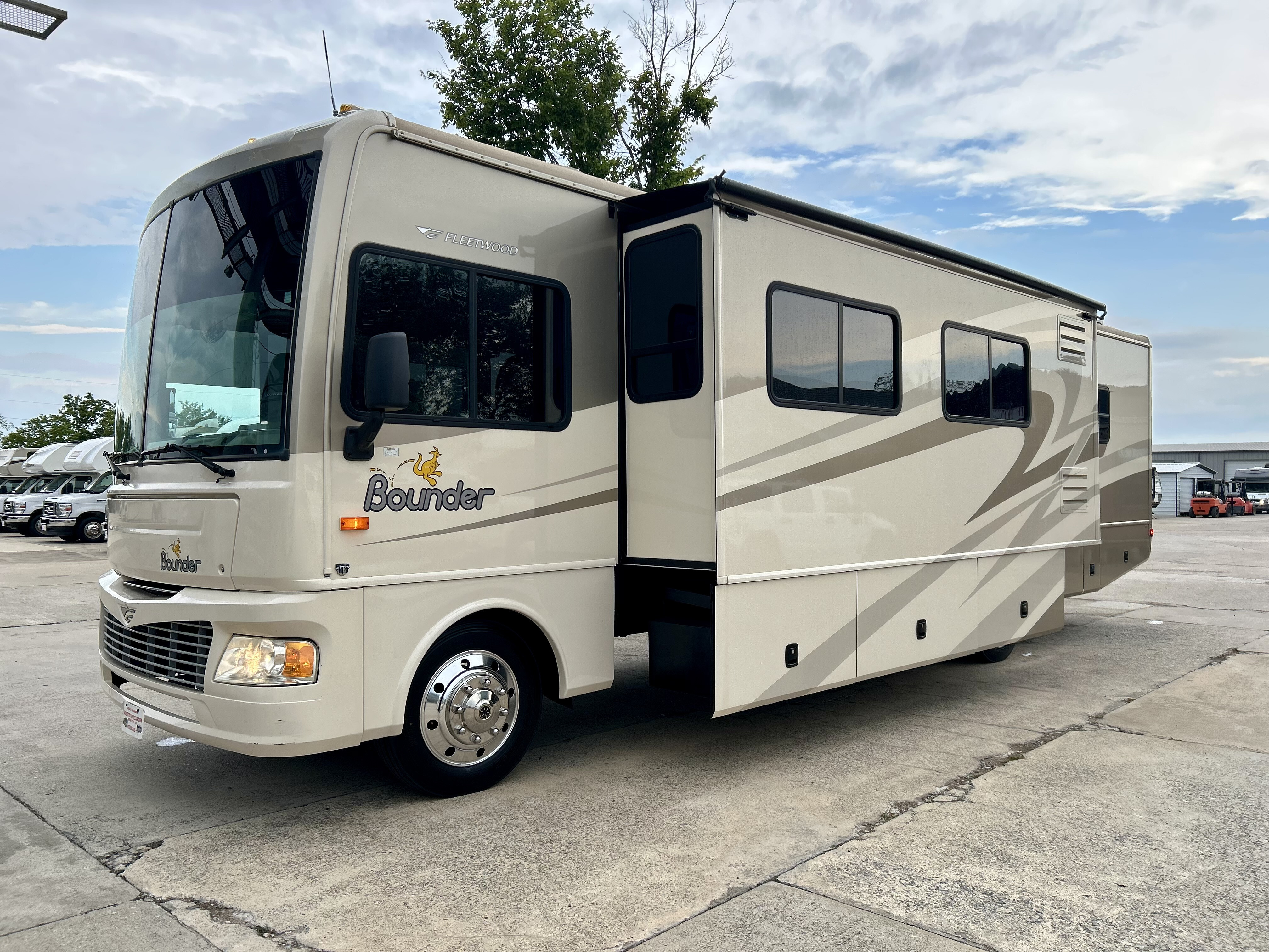 2007 Fleetwood Bounder 35E in royse city TX