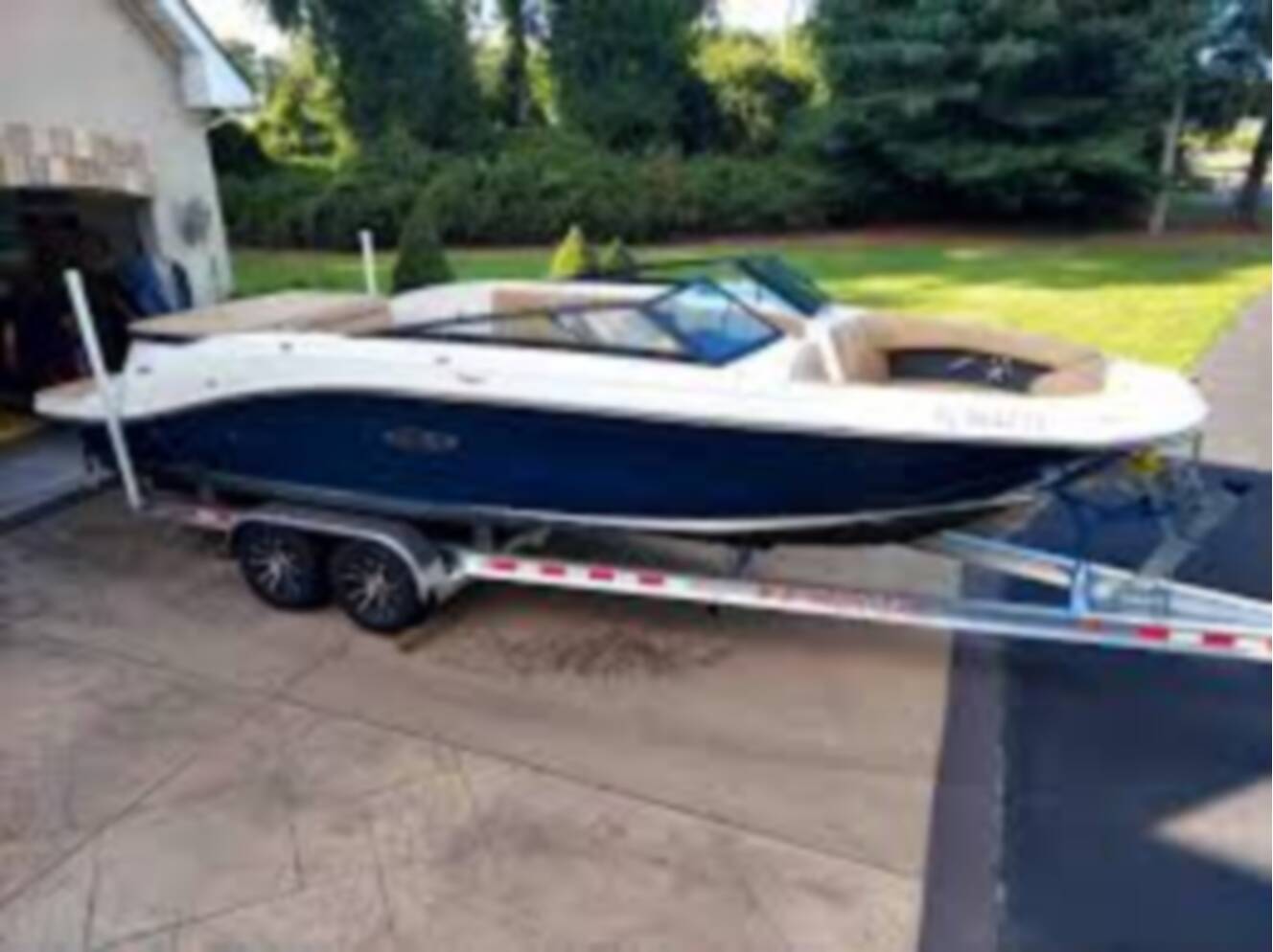 A photo of this 2026 Sea Ray SPX 230
