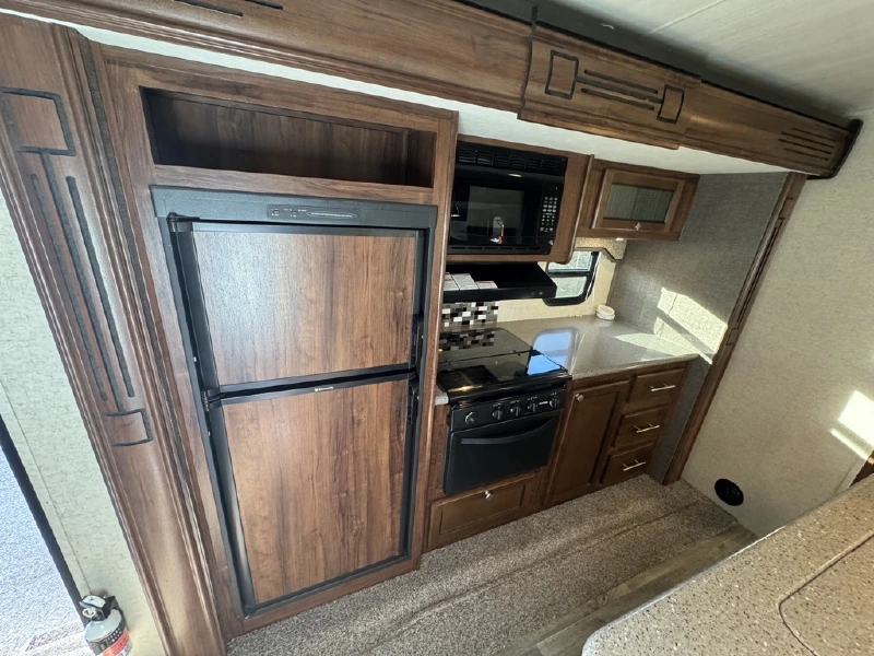 2017 HEARTLAND NORTH TRAIL CALIBER 27RBDS