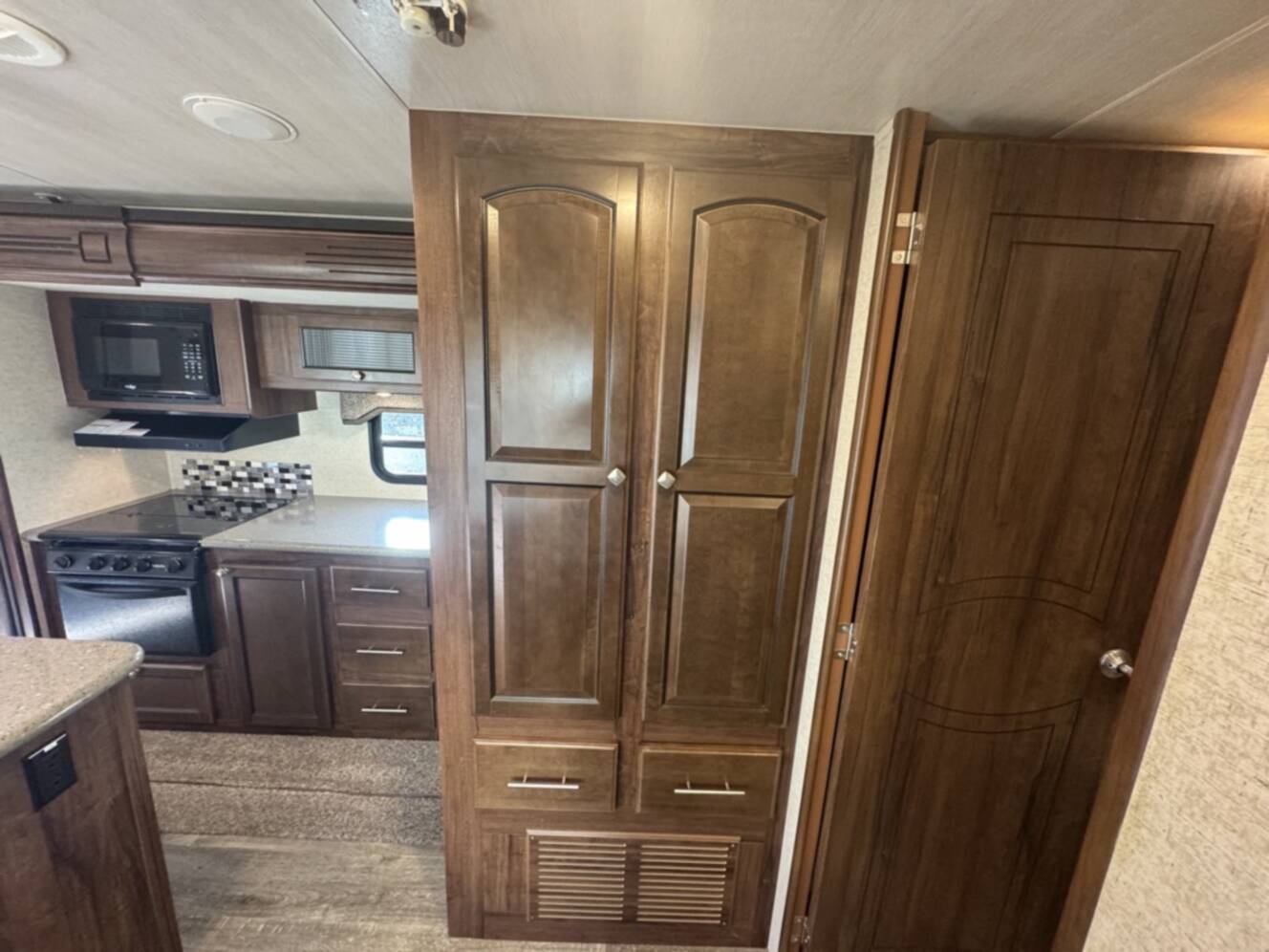 A photo of this 2017 Heartland NORTH TRAIL CALIBER 27RBDS