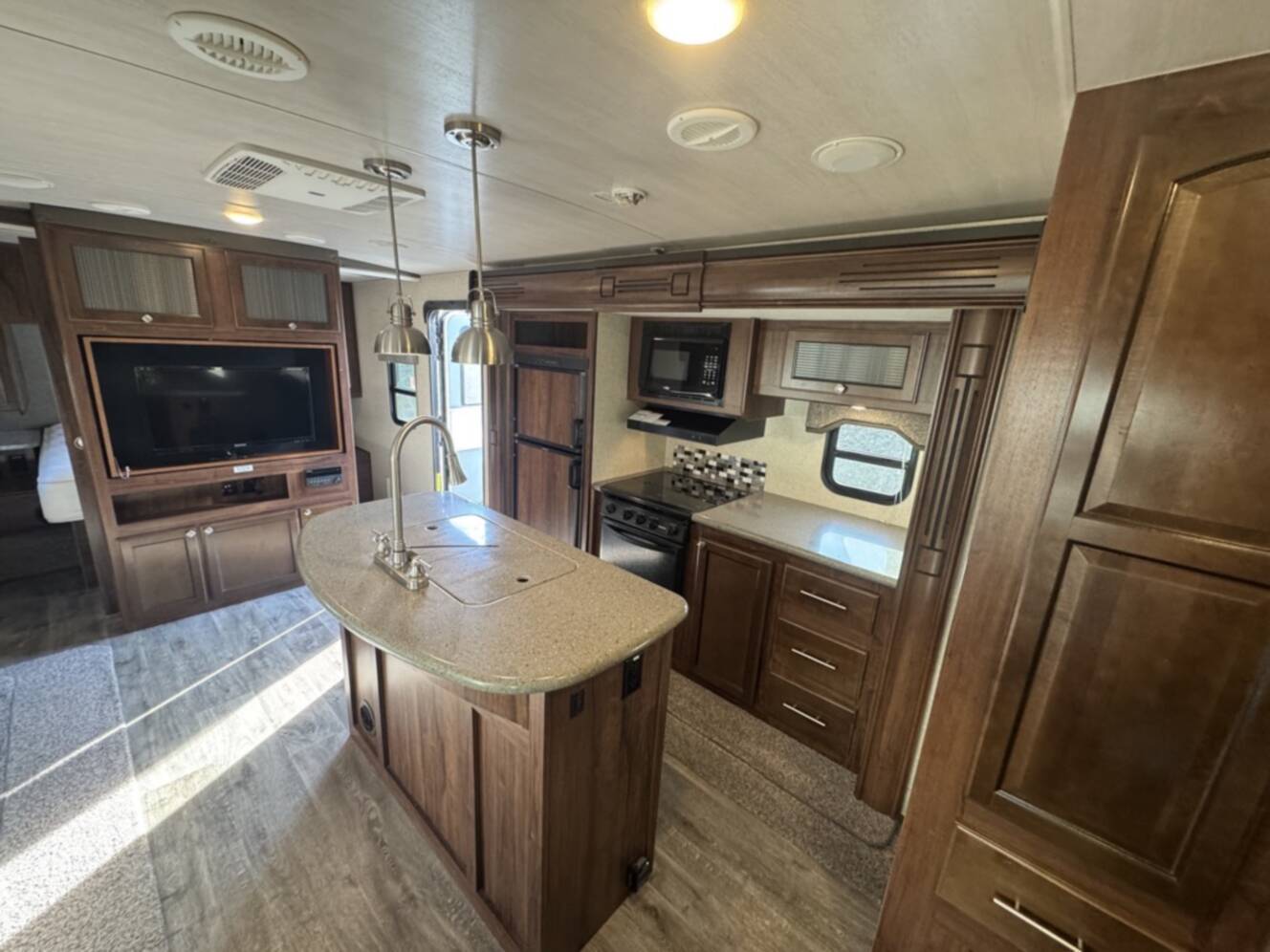 A photo of this 2017 Heartland NORTH TRAIL CALIBER 27RBDS