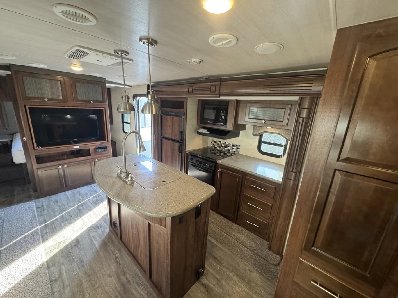 2017 HEARTLAND NORTH TRAIL CALIBER 27RBDS