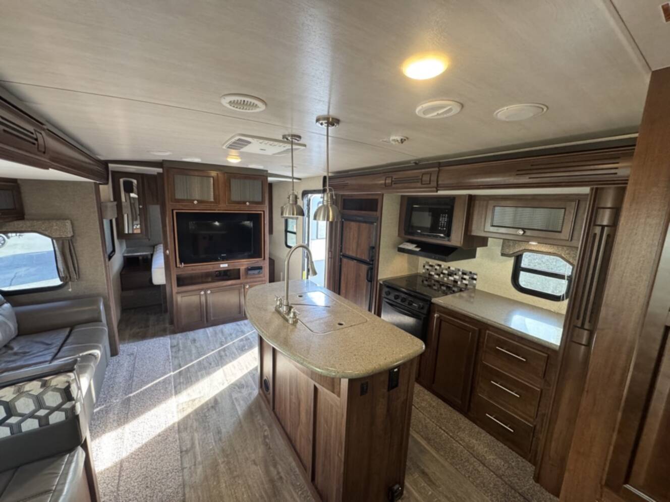 A photo of this 2017 Heartland NORTH TRAIL CALIBER 27RBDS