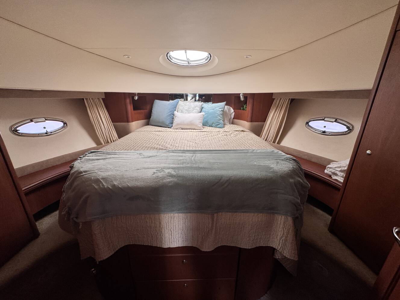 A photo of this 2005 Silverton 38 Sport Bridge