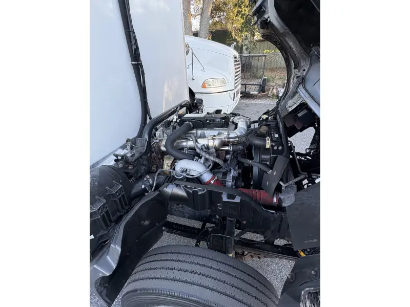 2020 HINO 195