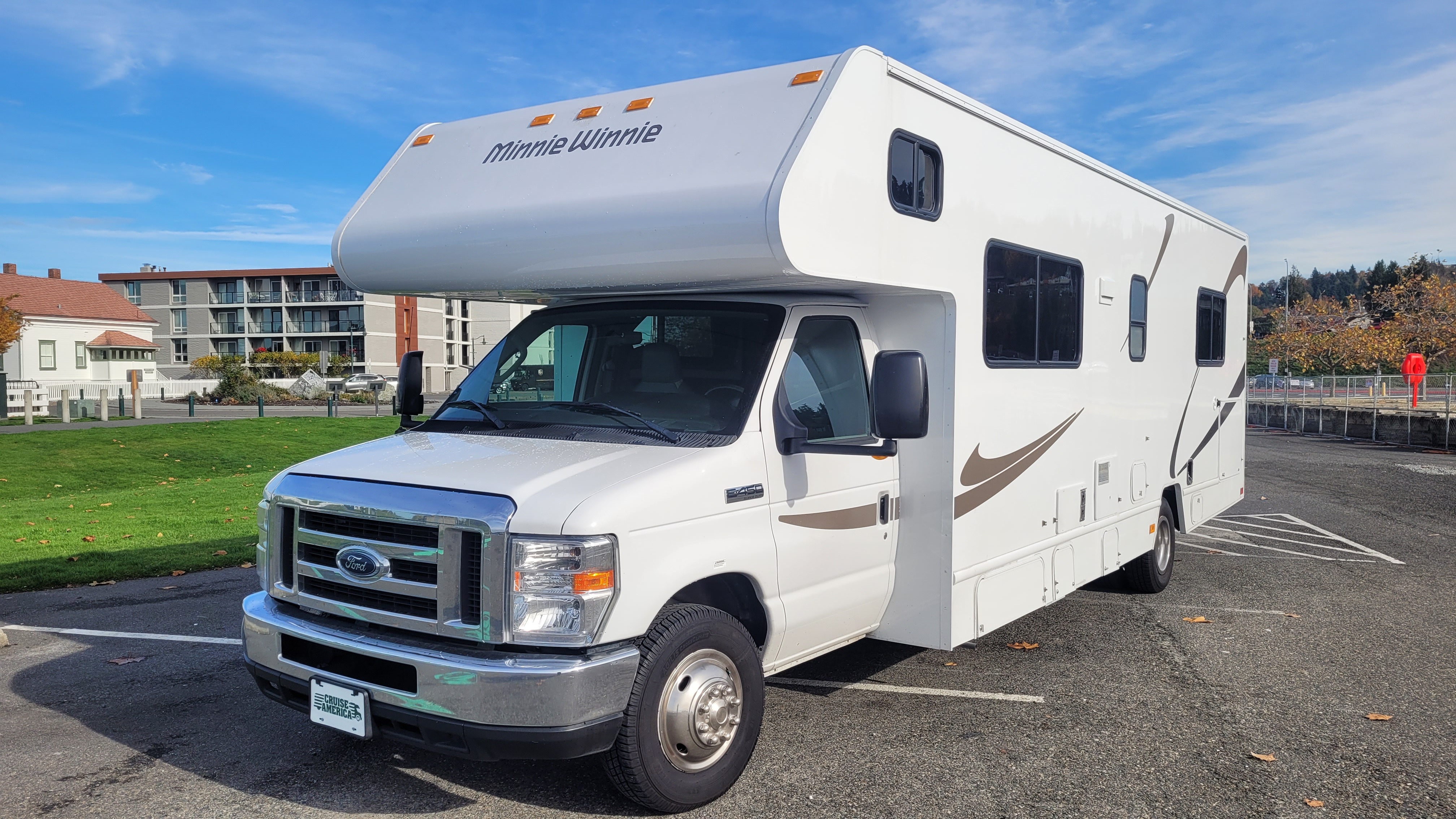 2021 Winnebago 328QR RV