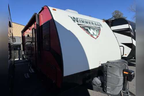 2017 Winnebago Industries Towables Minnie 2201 DS in acworth GA