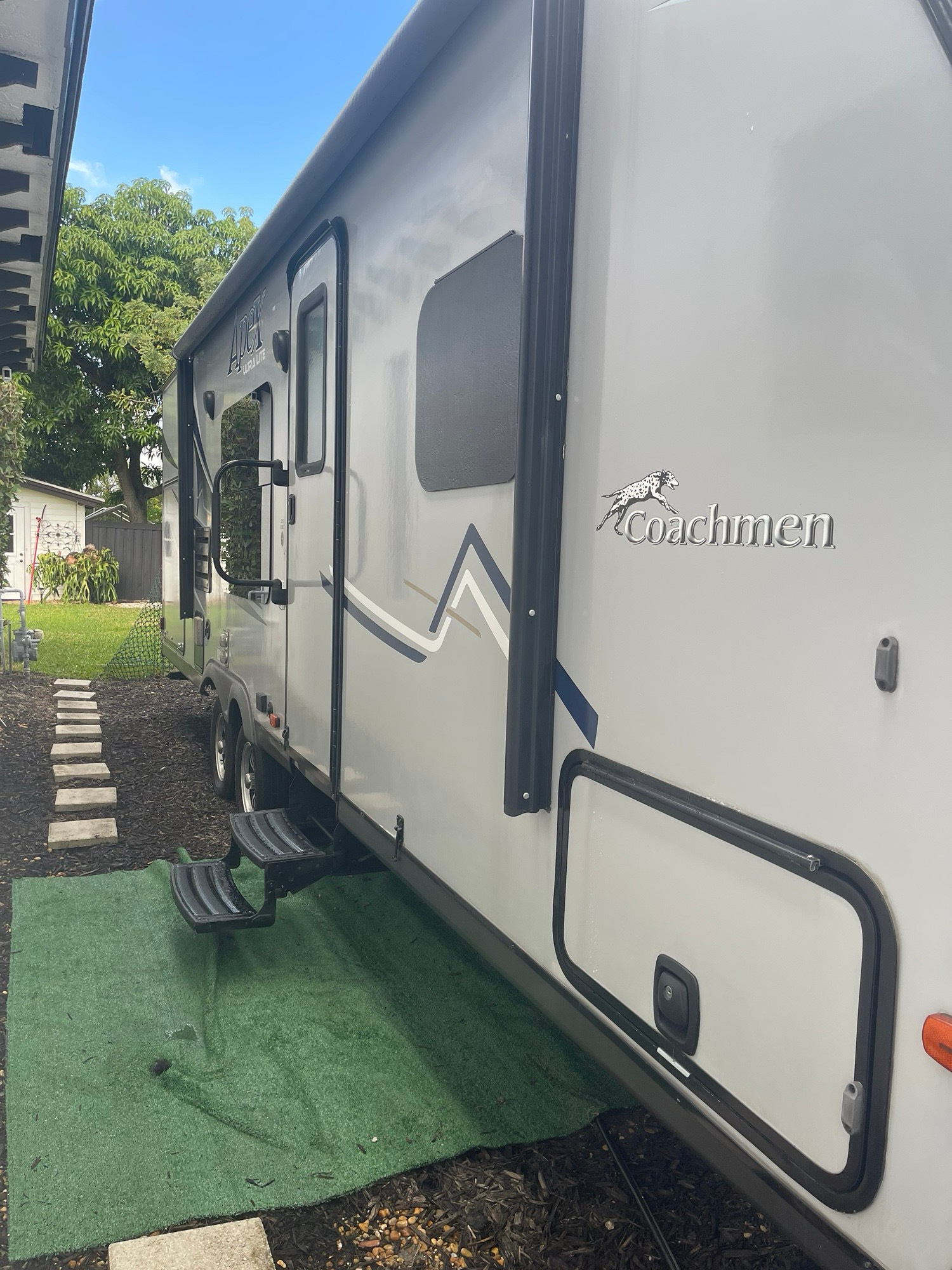 2018 Coachmen APEX ULTRA LITE 251RBK in hialeah FL