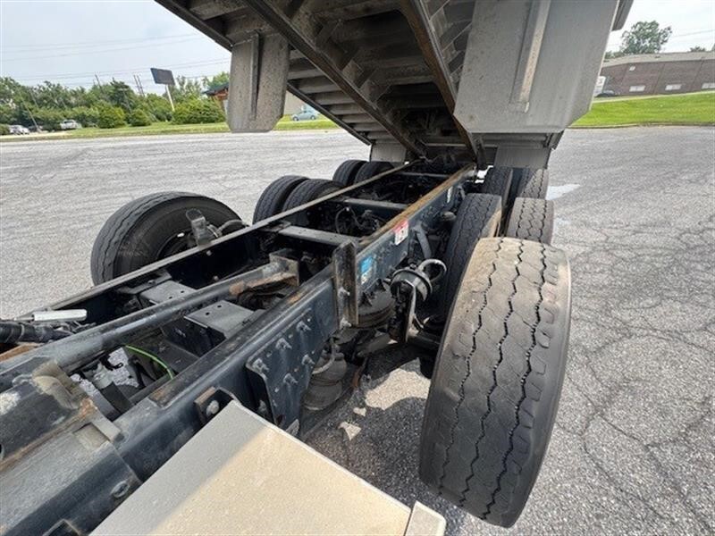 2023 Peterbilt 389 photo 3