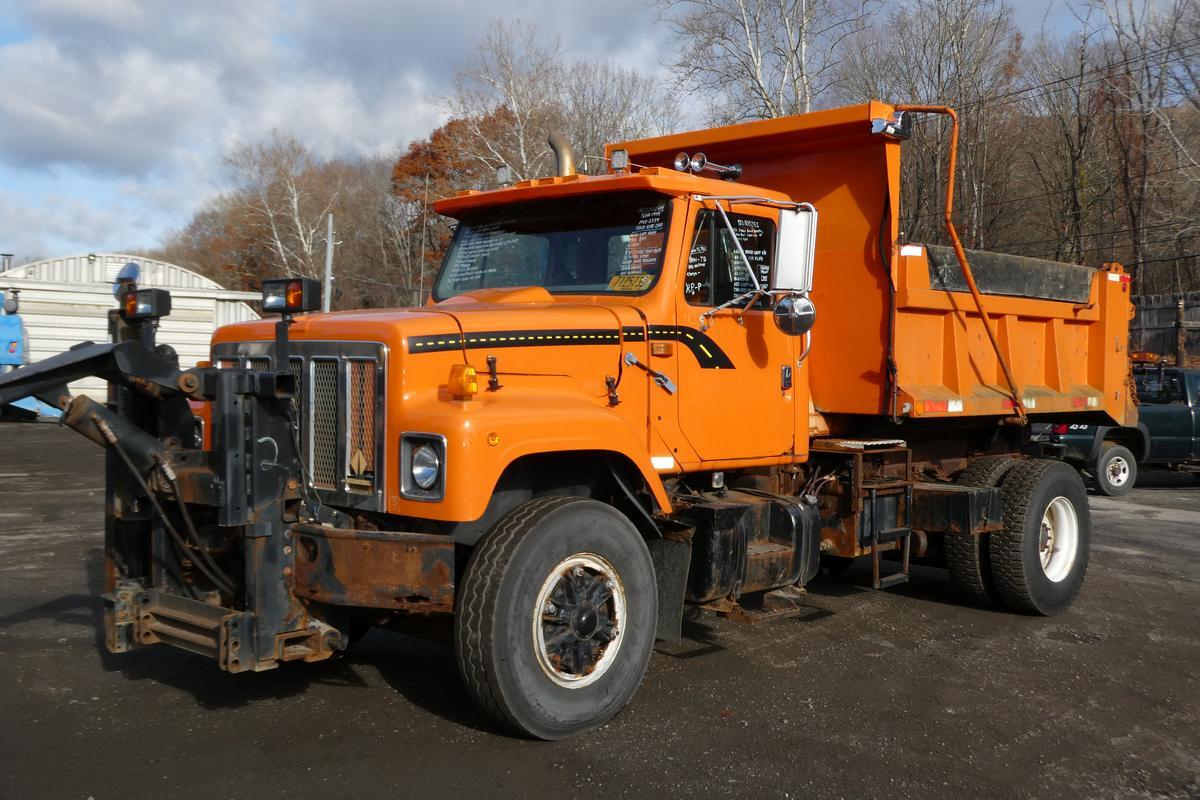 1999 INTERNATIONAL 2554 in Sparrowbush, NY