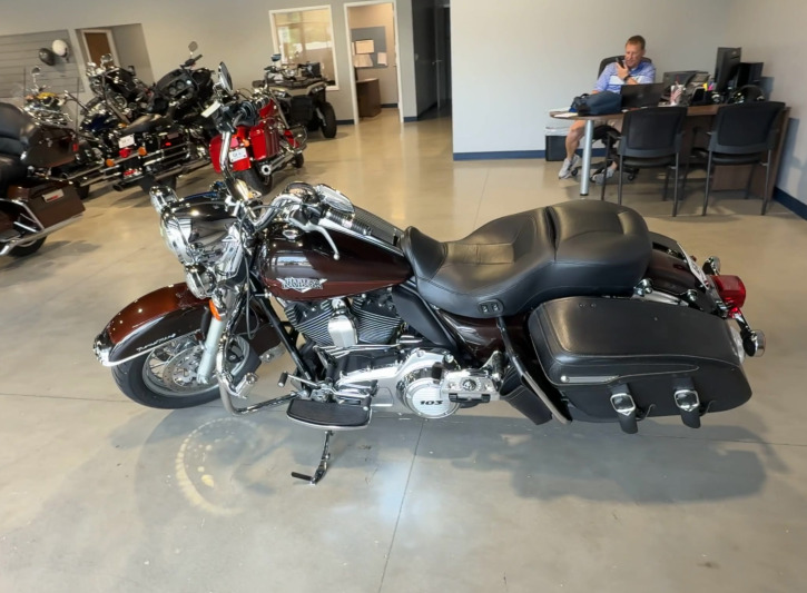 2011 Harley-Davidson ROAD KING in East Ridge, TN