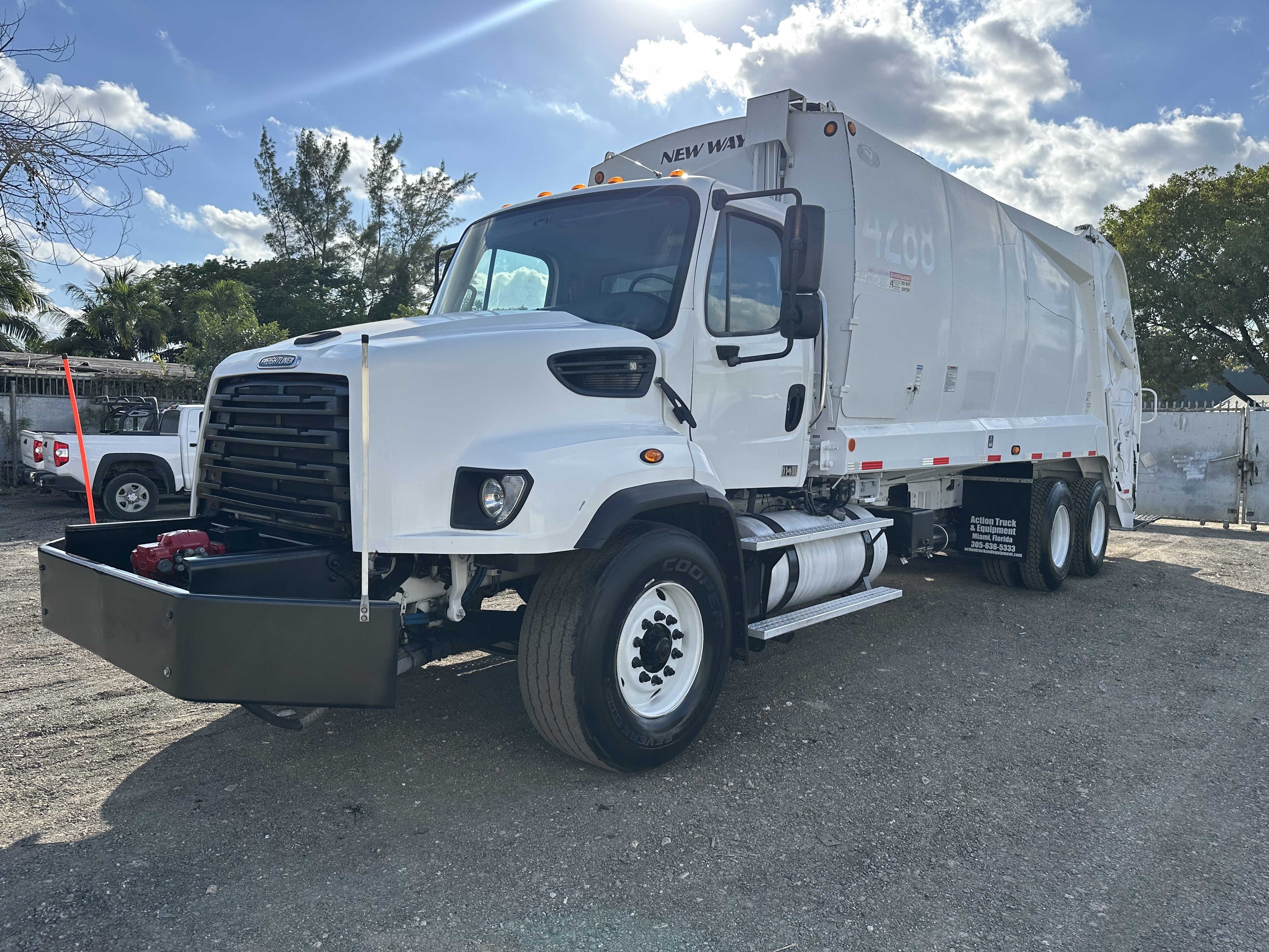 2016 FREIGHTLINER 114 SD in Miami, FL