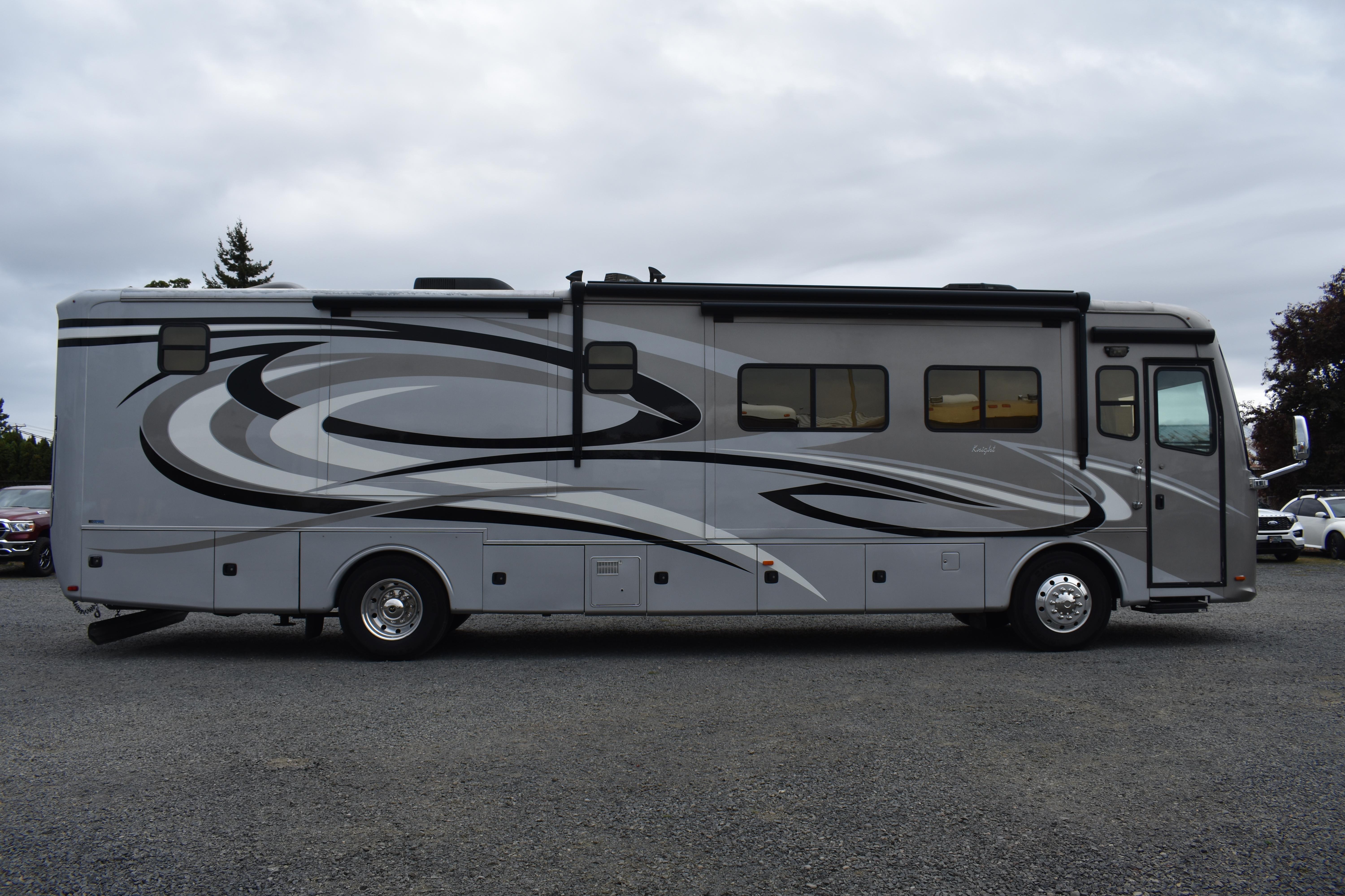 2013 Monaco KNIGHT in eugene OR