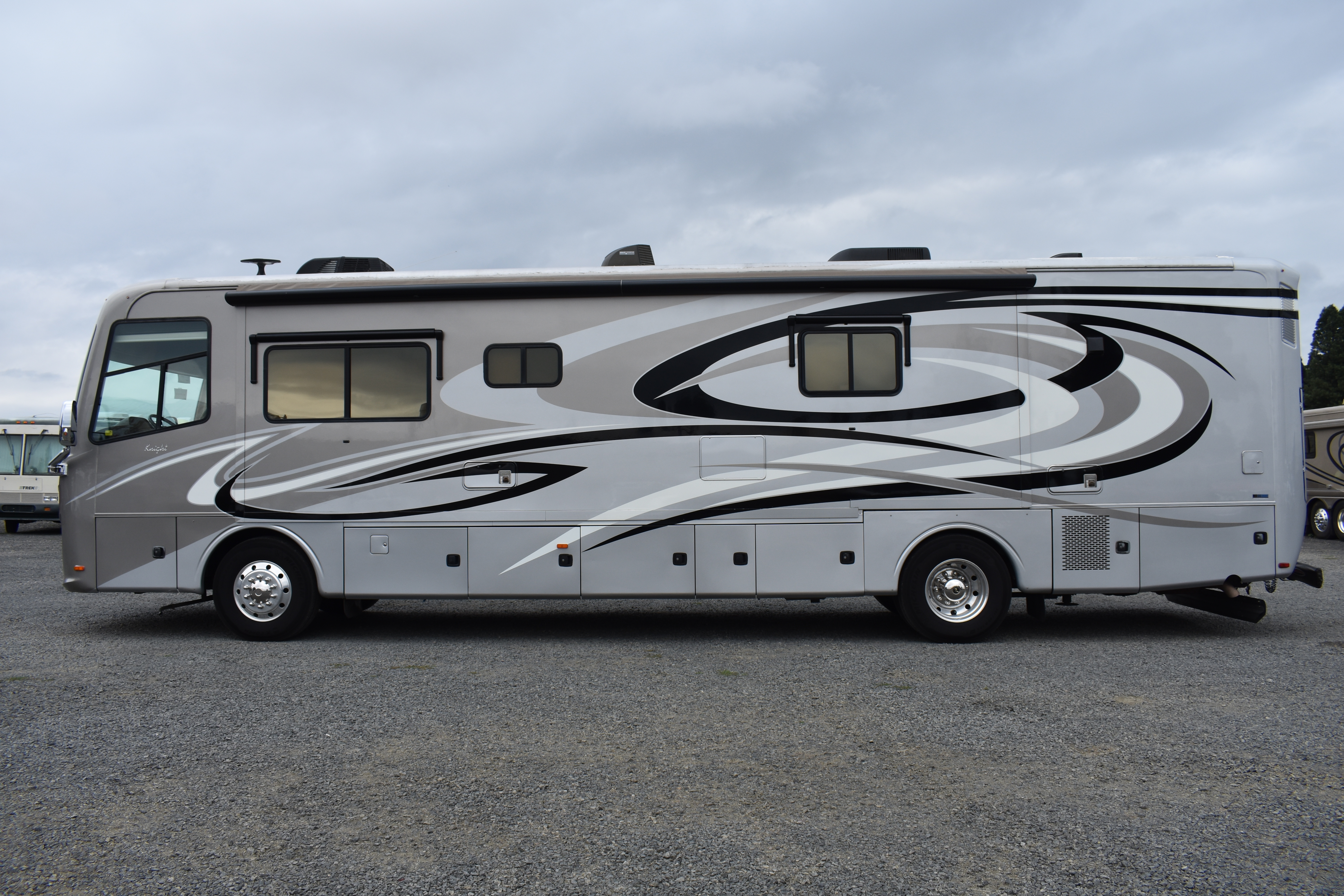 2013 Monaco KNIGHT in eugene OR