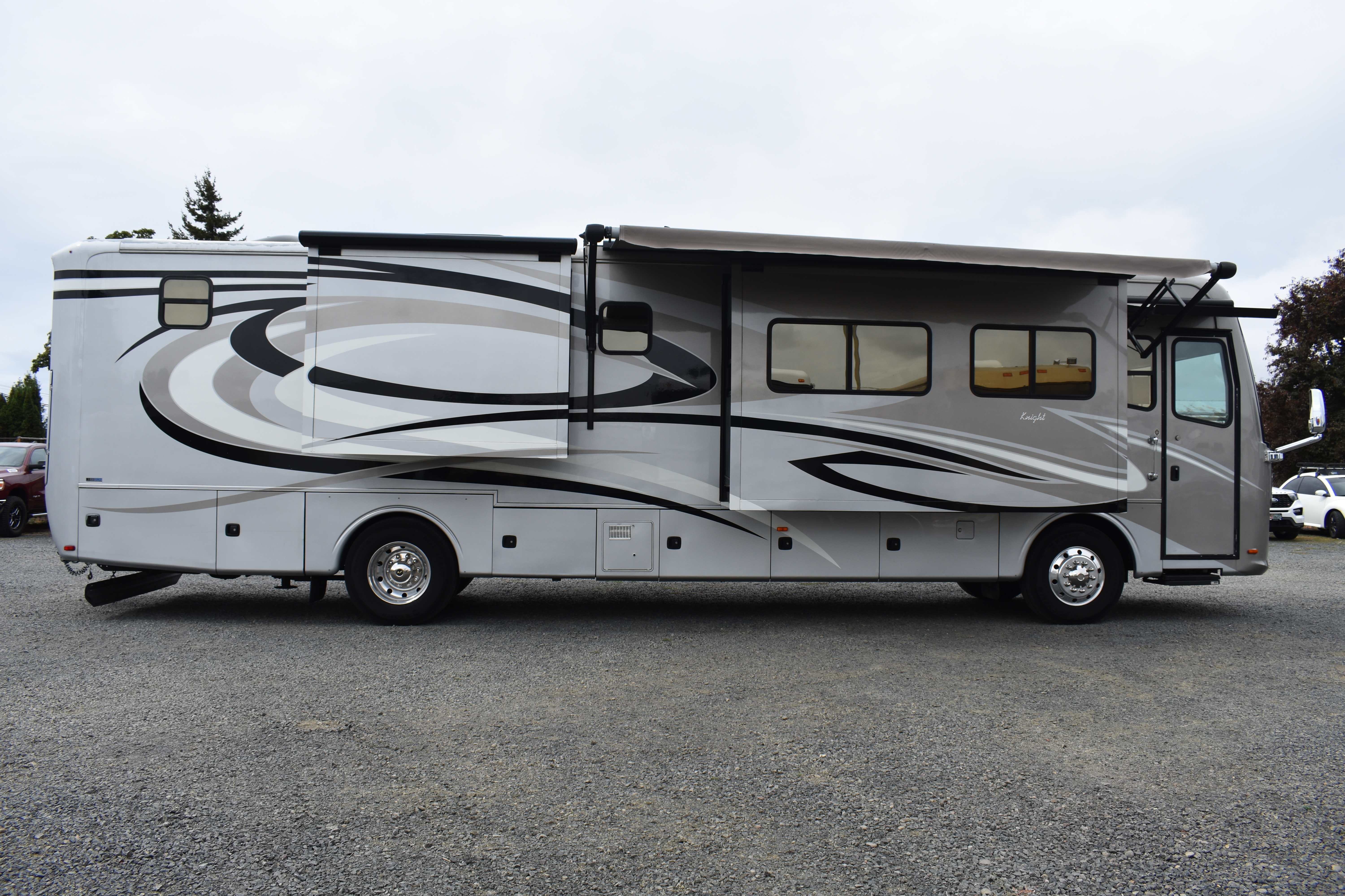 2013 Monaco KNIGHT in eugene OR