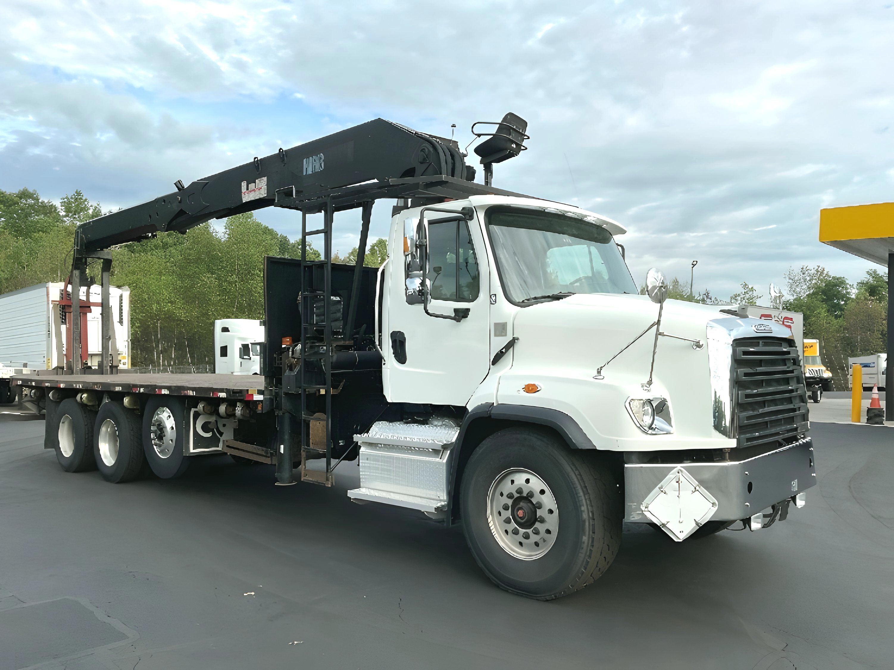2019 FREIGHTLINER 114 SD in Jessup, PA
