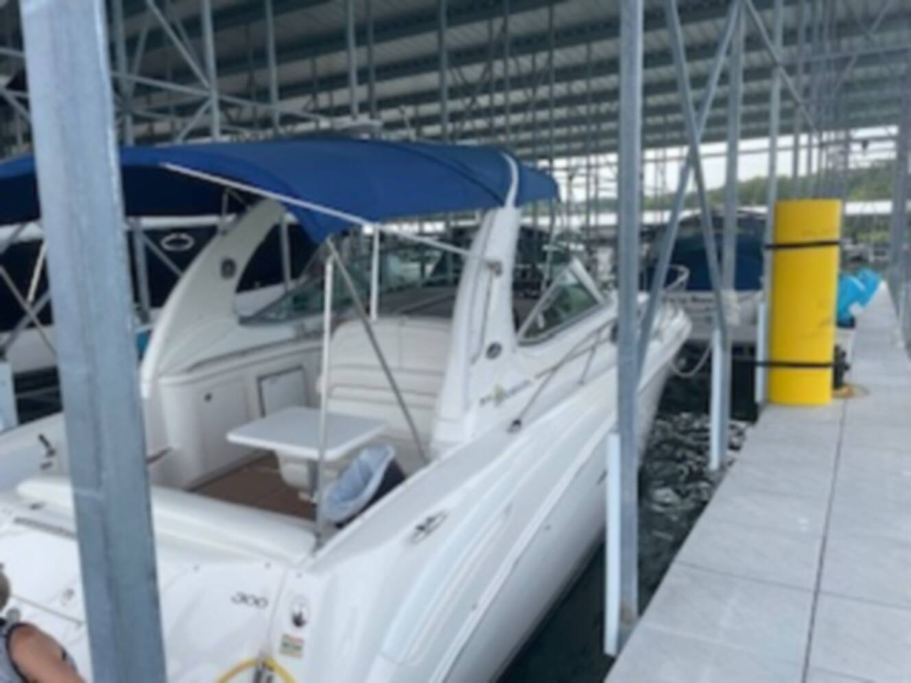 A photo of this 2002 Sea Ray 300 SUNDANCER