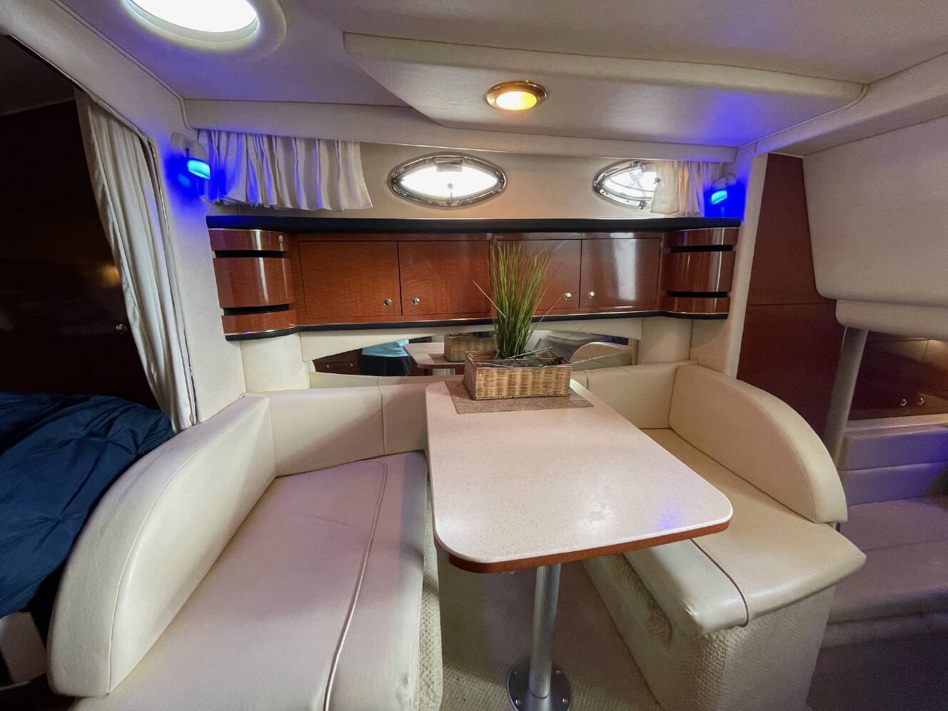 A photo of this 2002 Sea Ray 300 SUNDANCER