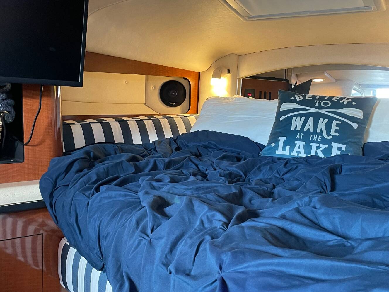A photo of this 2002 Sea Ray 300 SUNDANCER