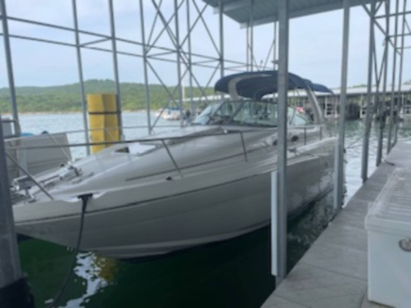 A photo of this 2002 Sea Ray 300 SUNDANCER