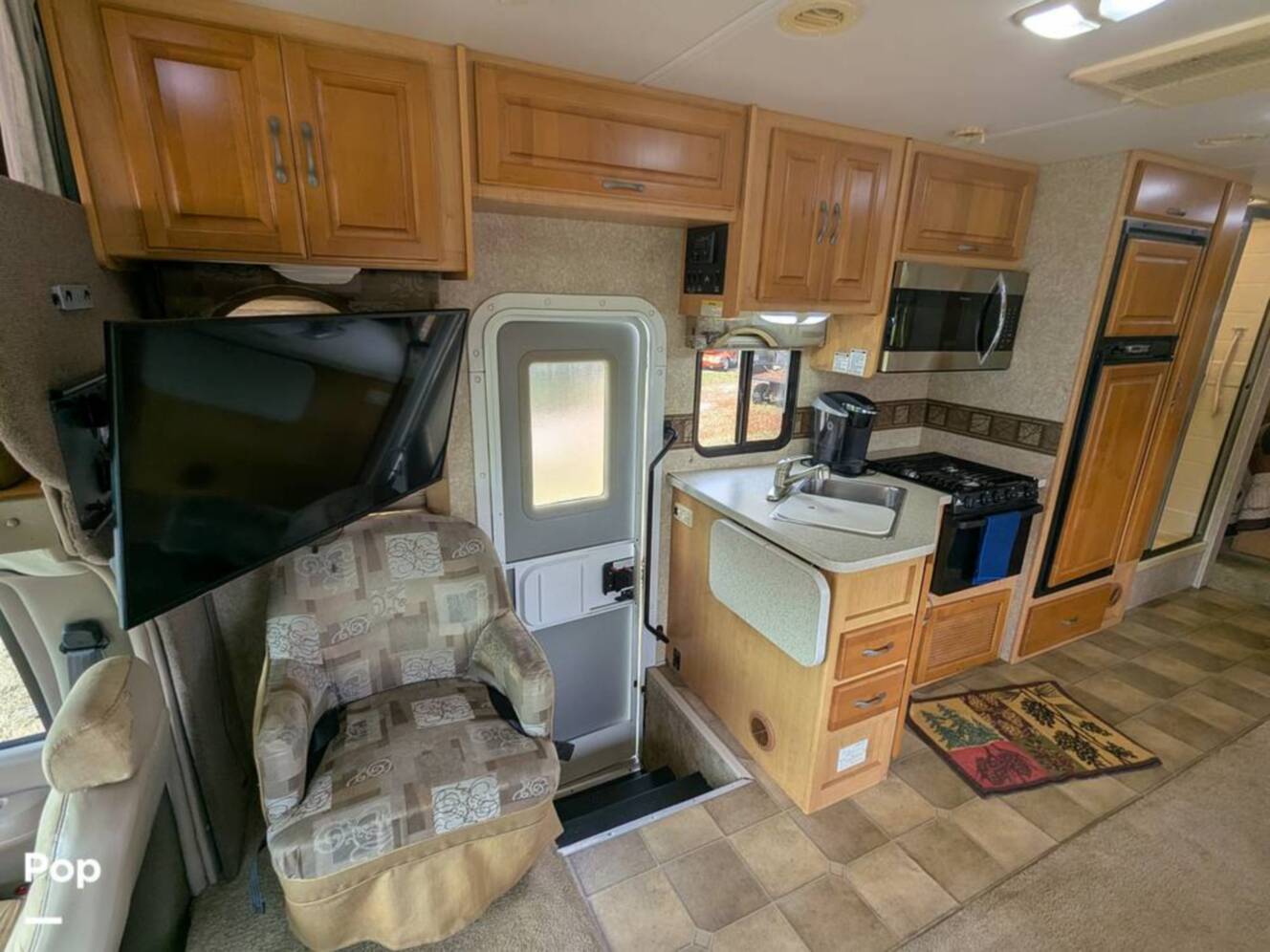A photo of this 2008 Four Winds Kodiak 32B