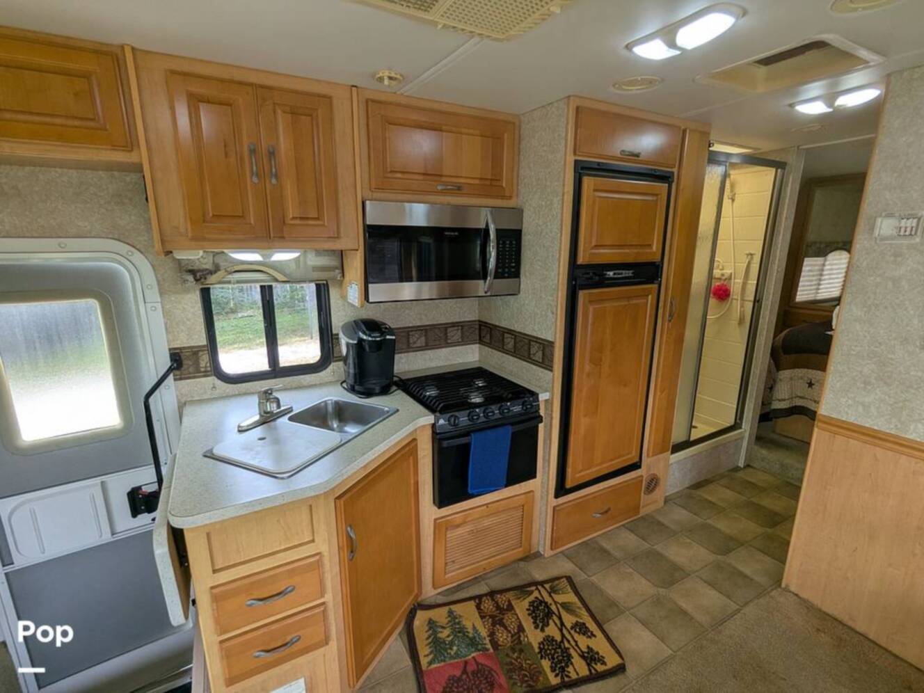 A photo of this 2008 Four Winds Kodiak 32B